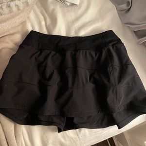 Black lulu skirt size 4